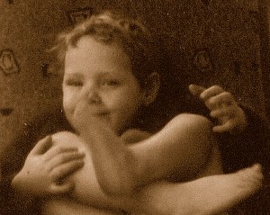 Donna aged 4 with feet a
