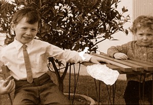 donna aged 4, daunted sepia